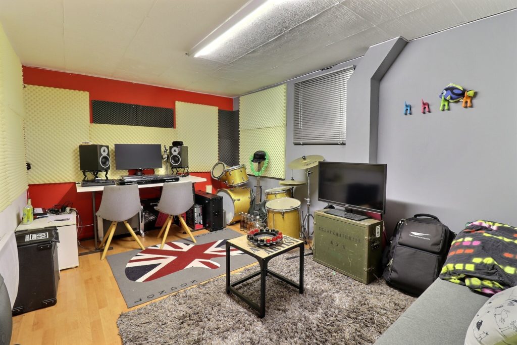 {"discarded_img":0,"scene":2}