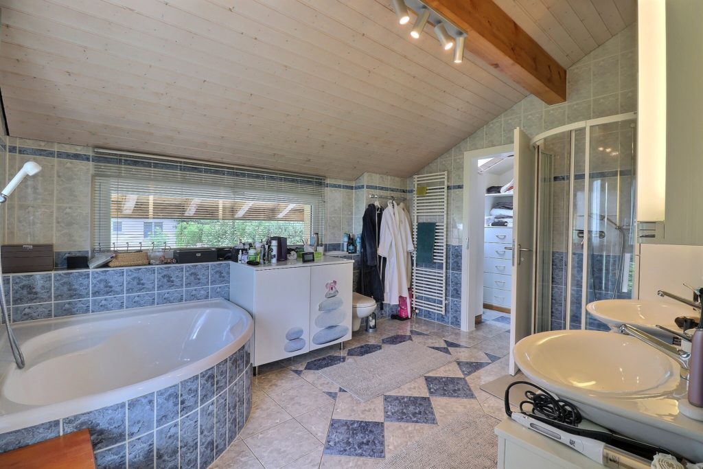 {"discarded_img":0,"scene":2}